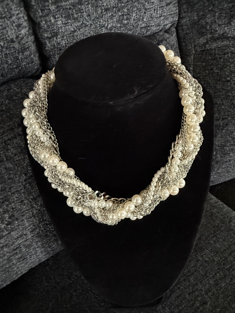Elegant Statement Necklace with Faux Pearls and Silver Chain